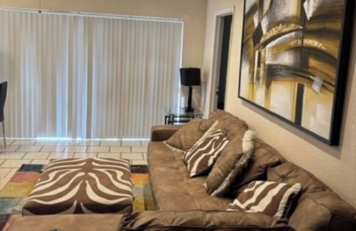 Sunrise Condo | Charming 2-bedroom condo in Plantation with AC