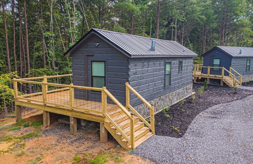 Morganton Cabin | Charming 2-bedroom cabin in lovely Morganton with AC