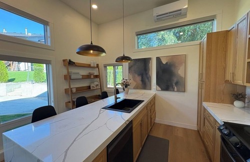 Central Okanagan House | Charming 2-bedroom bungalow in beautiful West Kelowna on the wine trail