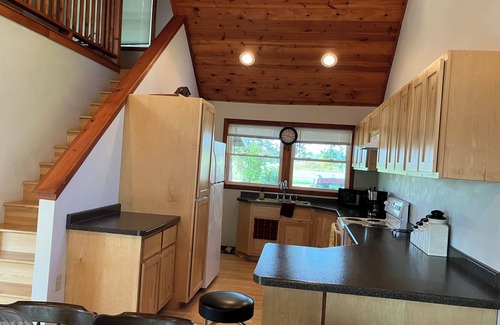 Jim Falls Cabin | Charming 2-bedroom cabin with WiFi, AC in fabulous Bloomer