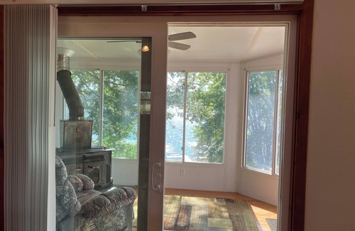 Jim Falls Cabin | Charming 2-bedroom cabin with WiFi, AC in fabulous Bloomer