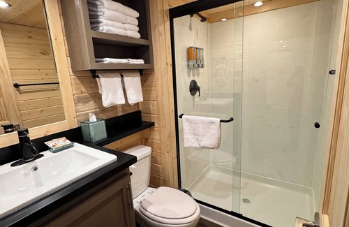 Moab South Valley Cabin | Charming 2-bedroom cabin #103 with AC, Wi-Fi in delightful Moab