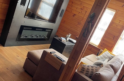 Toccoa Cabin | Charming 2-bedroom cabin with WiFi and AC in serene Toccoa