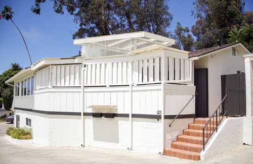 Montecito Cottage | Charming 2-bedroom cottage in Montecito one block from Coast Village Road