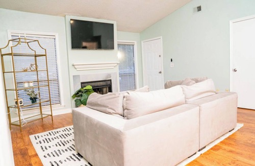 Rosewood Condo | Charming 2-bedroom condo with WiFi, AC in superb Columbia