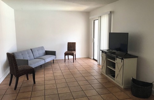 Shalimar Condo | Charming 2-bedroom condo w/AC Shalimar's best kept secret - Walk to sunset