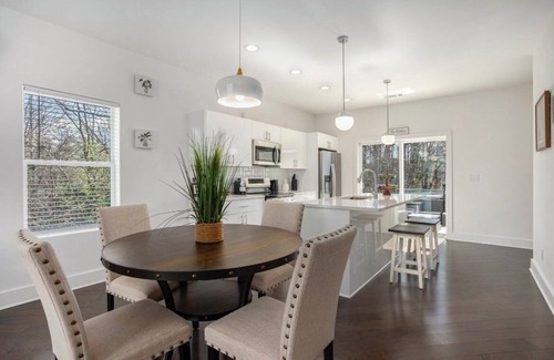 Atlanta Condo | Charming 2-bedroom condo with AC and WiFi in Atlanta!