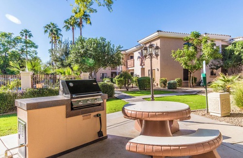 Kaufman And Broad At The Vineyards Apartment | Charming 2-bedroom condo with Heated Pool & fitness room in beautiful Phoenix
