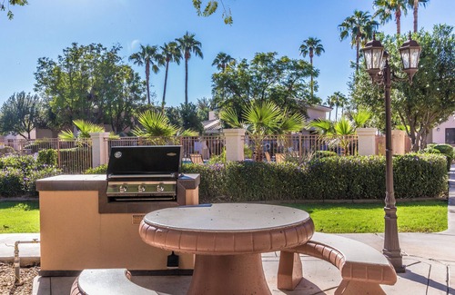 Kaufman And Broad At The Vineyards Apartment | Charming 2-bedroom condo with Heated Pool & fitness room in beautiful Phoenix