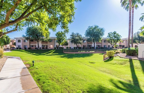 Kaufman And Broad At The Vineyards Apartment | Charming 2-bedroom condo with Heated Pool & fitness room in beautiful Phoenix