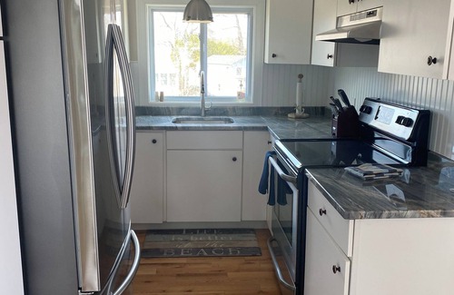 York Beach Condo | Charming 2-bedroom condo across from Long Sands