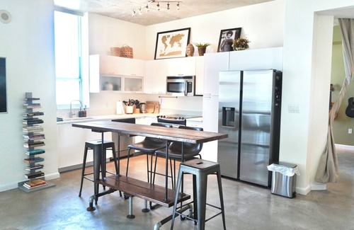 Downtown Miami Condo | Charming 2-bedroom condo with fitness room and pool in Downtown Miami