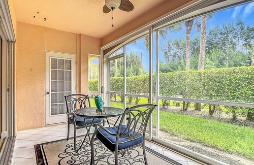 Central Naples Condo | Charming 2-bedroom condo in Central Naples