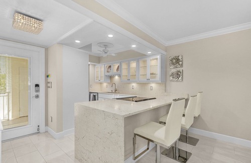 Coquina Sands Condo | Charming 2-bedroom Condo Across from the Beach in Naples, FL