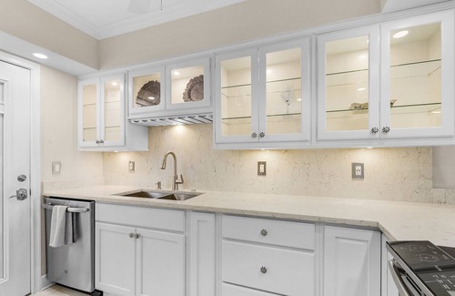 Coquina Sands Condo | Charming 2-bedroom Condo Across from the Beach in Naples, FL