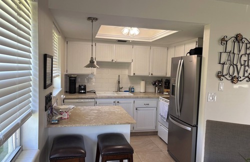 Stuart Condo | Charming 2-bedroom condo in Stuart Florida with WiFi and AC in Stuart