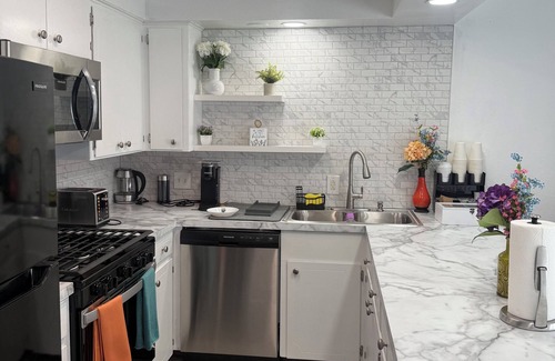 Tulsa Condo | Charming 2-bedroom condo in Tulsa. Close to YMCA, park, hospitals and highways!
