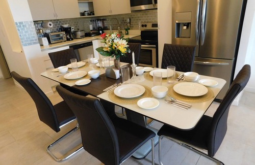 Jaco Condo | Charming 2-bedroom condo with WiFi and AC in Jaco, sleeps six, next door to pool