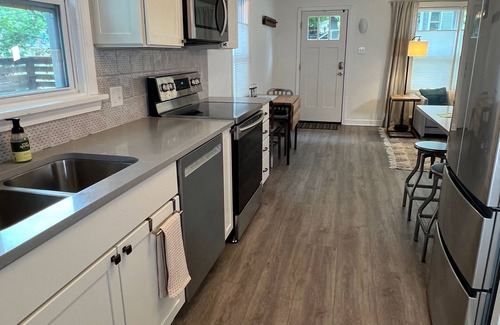Buchanan Cottage | Charming 2-bedroom cottage in Buchanan with AC, WiFi, Centrally located!
