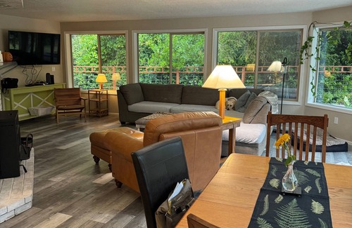 Florence Cottage | Charming 2-bedroom cottage near Heceta Beach
