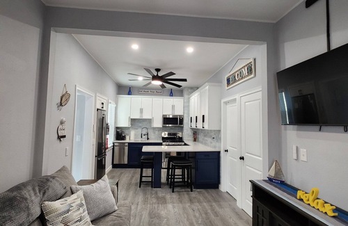 Warwick Cottage | Charming 2-bedroom cottage in delightful Warwick Beach community.