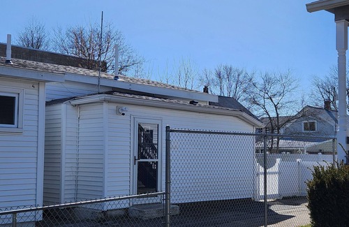 Warwick Cottage | Charming 2-bedroom cottage in delightful Warwick Beach community.