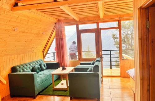 Jibhi Cottage | Charming 2-bedroom cottage in brilliant Jibhi with WiFi