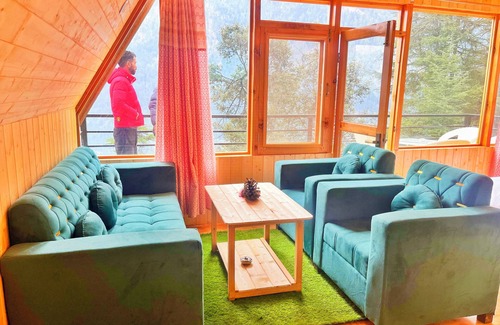 Jibhi Cottage | Charming 2-bedroom cottage in brilliant Jibhi with WiFi