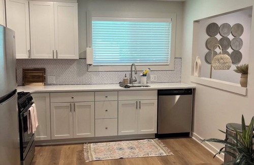 Erie Cottage | Charming 2-bedroom cottage in lovely Erie