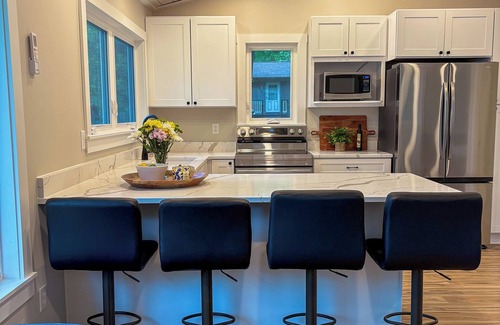 Luck Cottage | Charming 2-bedroom cottage on a lake.