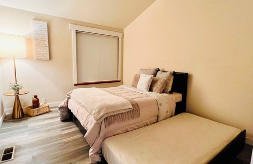 Goldendale Other | Charming 2-bedroom farmhouse in Goldendale with WiFi and AC