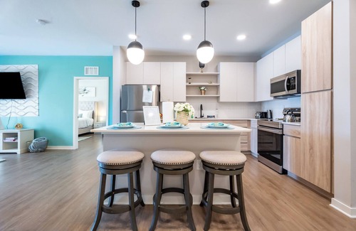 Loughman Apartment | Charming 2-bedroom family oasis near Disney with W/D, WiFi, Pool and more!