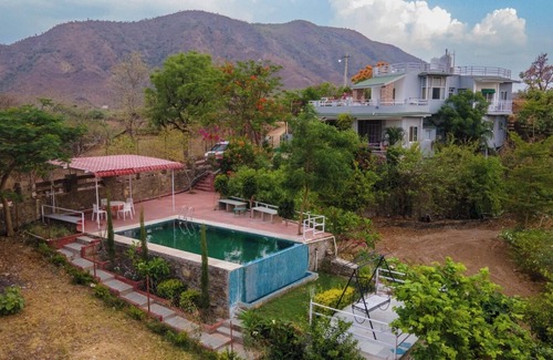 Udaipur District Other | Charming 2-bedroom farmhouse with WiFi, AC in pleasant Udaipur