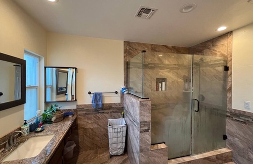 Reedley Other | Charming 2-bedroom farmhouse in Reedley with AC