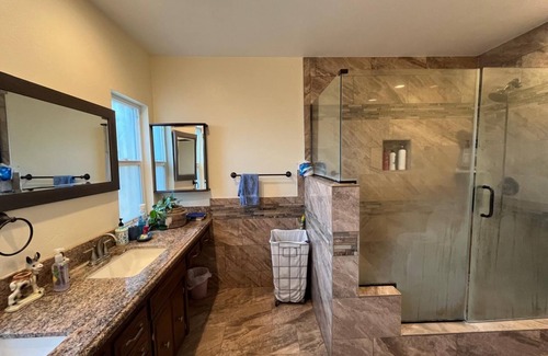 Reedley Other | Charming 2-bedroom farmhouse in Reedley with AC