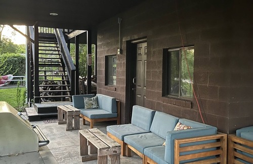 Talcott House | Charming 2-bedroom Greenbrier River house with WiFi, AC in welcoming Talcott, WV