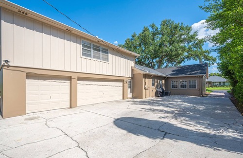 Lakeland Cottage | Charming 2-bedroom Guest House with WiFi and AC in Central Lakeland