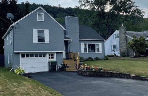 Binghamton House | Charming 2-bedroom house in delightful Binghamton with AC