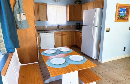 Estes Park House | Charming 2-bedroom house in Estes Park, walk to shops, dining & RMNP, Pets ok