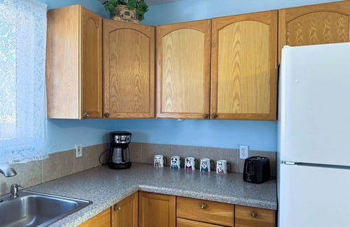 Estes Park House | Charming 2-bedroom house in Estes Park, walk to shops, dining & RMNP, Pets ok