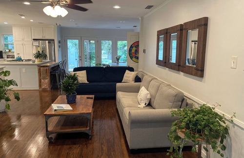 Westcliff House | Charming 2 bedroom house with great outdoor living area in across from TCU