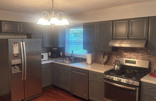 Harrisburg House | Charming 2-bedroom house in Harrisburg Close to the Shawnee National Forest !