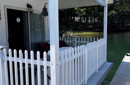 Portsmouth Boat Rental | Charming 2-bedroom house boat in Portsmouth with AC, WiFi