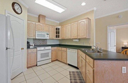 Brunswick House | Charming 2-bedroom house on a Pond with Wildlife