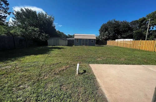 Edgewater House | Charming 2-bedroom house with AC and WiFi in delightful Edgewater