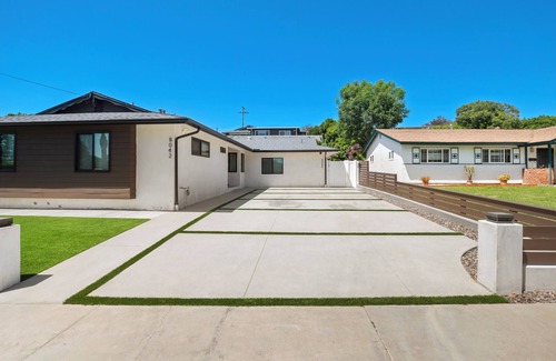 Lake Murray House | Charming 2-bedroom house in delightful San Diego with WiFi, AC