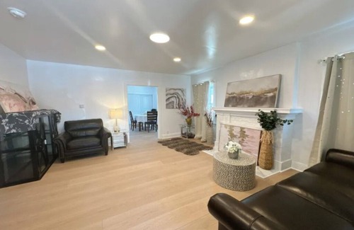Central San Mateo House | Charming 2-bedroom house with WiFi and AC in San Mateo