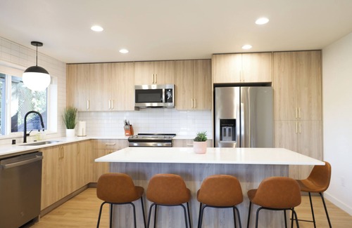 Downtown Vancouver House | Charming 2-bedroom House with Fire Place In lovely Vancouver Downtown
