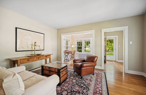 Winnetka House | Charming 2-bedroom home in fantastic Winnetka, IL location