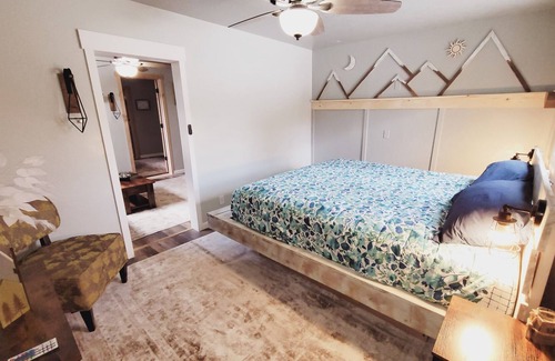 Cascade Apartment | Charming 2-bedroom hotel with indoor fireplace